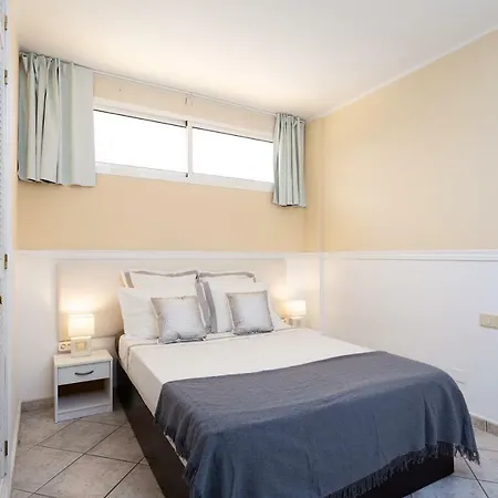 2 Bedrooms Flat In Sol *