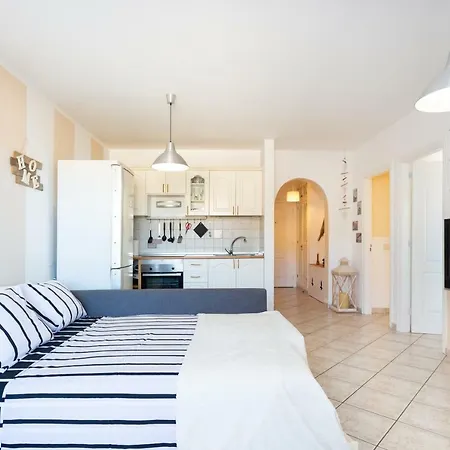 2 Bedrooms Flat In Sol