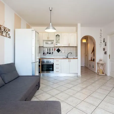 2 Bedrooms Flat In Sol *